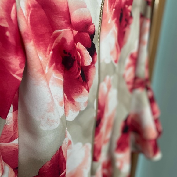 🌟Calvin Klein Floral Bell Sleeve Dress - Picture 8 of 11